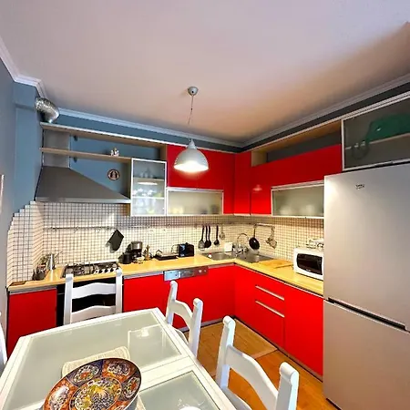 Central Inn Home Tirana 公寓
