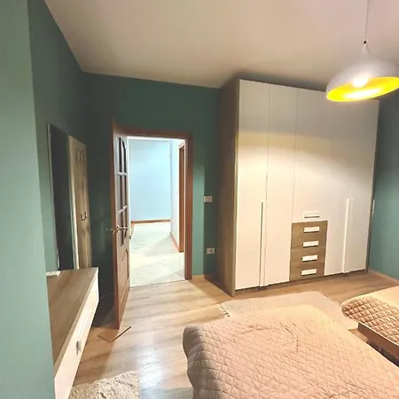 Central Inn Home Tirana 公寓