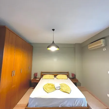 アパート Central Inn Home Tirana